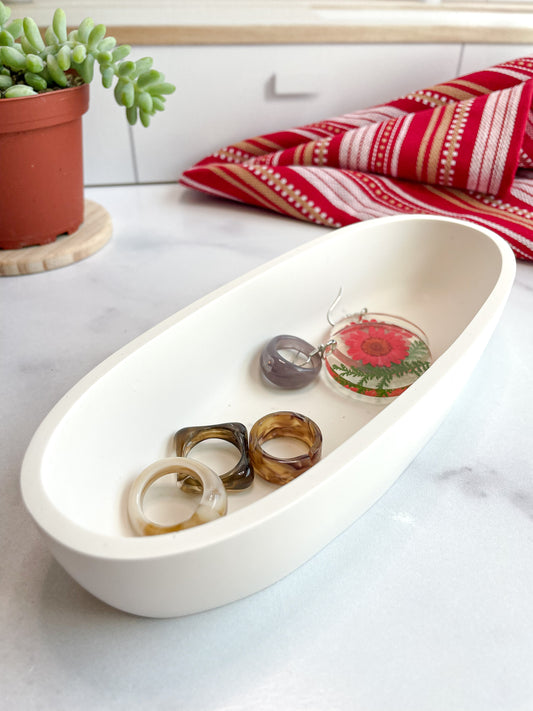 Natural White Oval Candle Vessel