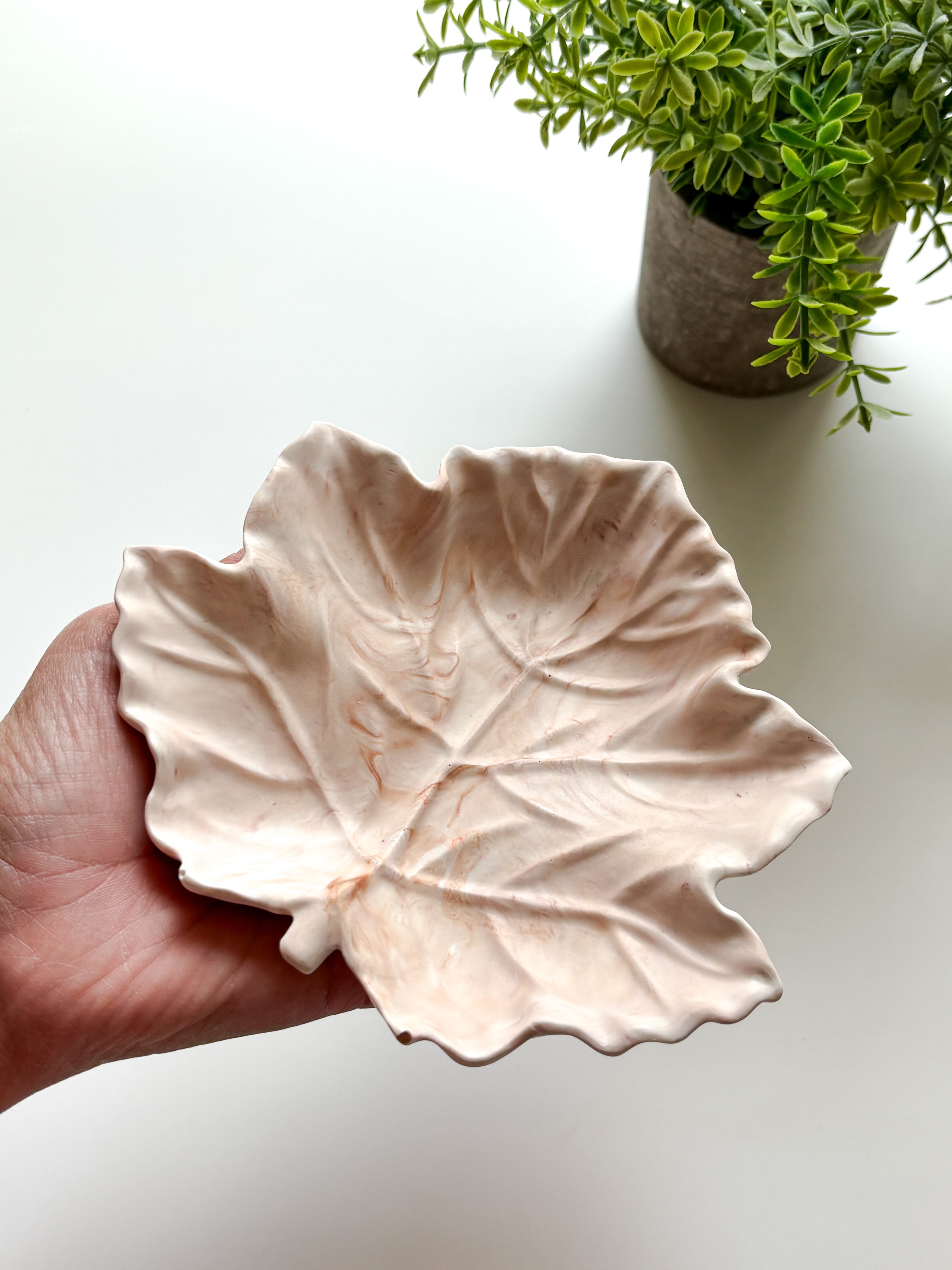 Brown Marbled Leaf Ring Dish